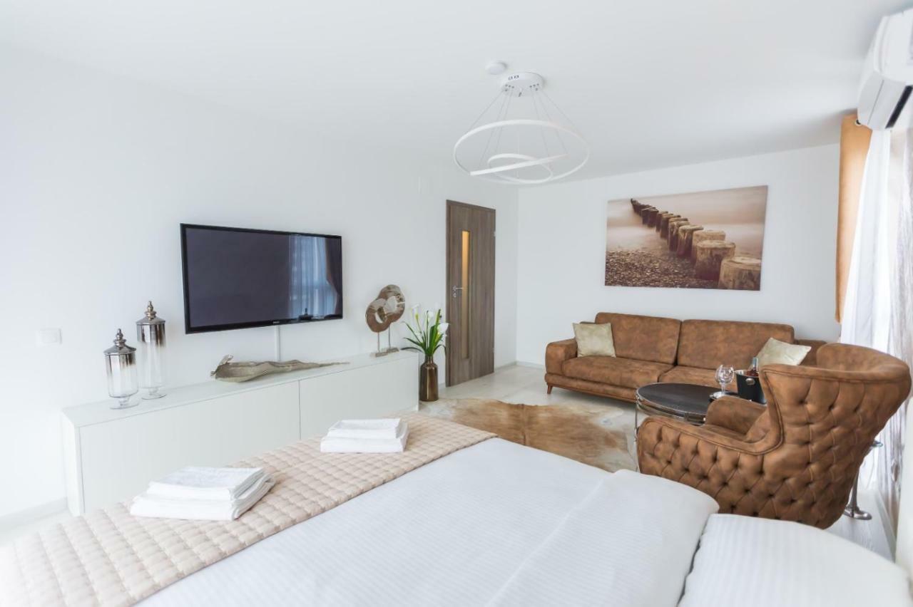 Alonisos Lux Braşov